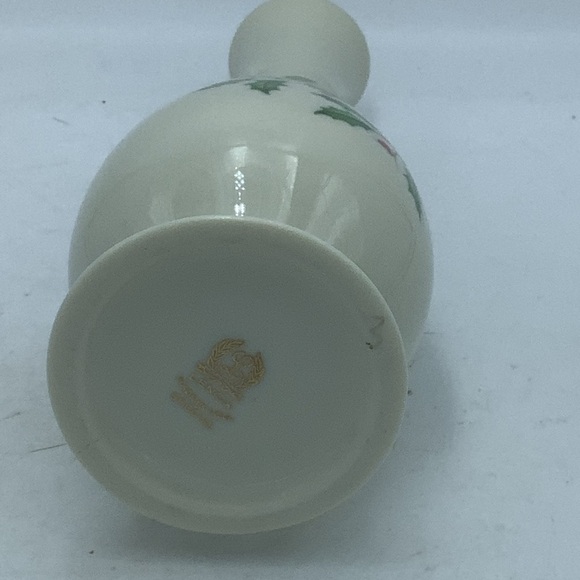 Two Lenox Holly Berry Christmas Vases - Picture 14 of 16